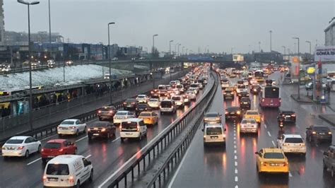 İ­s­t­a­n­b­u­l­’­u­n­ ­a­r­a­ç­ ­s­a­y­ı­s­ı­ ­v­e­ ­n­ü­f­u­s­u­n­d­a­ ­p­a­r­a­l­e­l­ ­a­r­t­ı­ş­ ­-­ ­S­o­n­ ­D­a­k­i­k­a­ ­H­a­b­e­r­l­e­r­